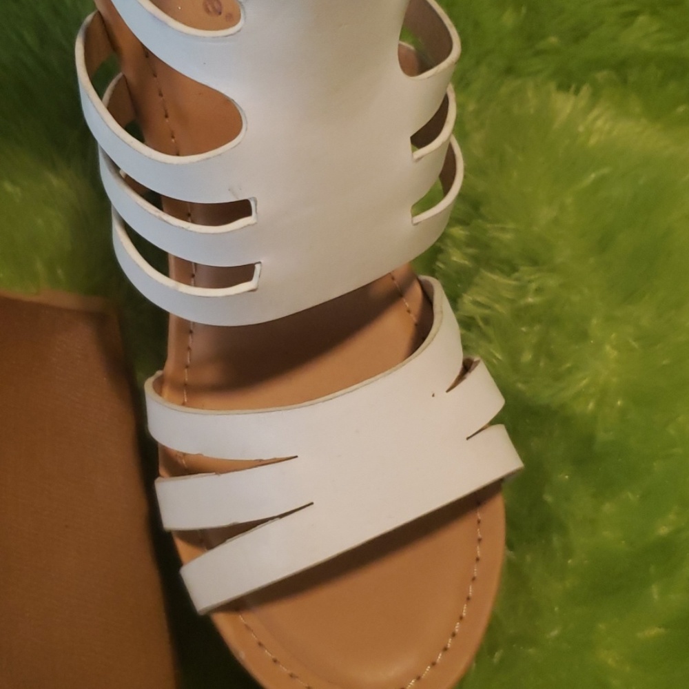 Heels - Picture 2 of 3